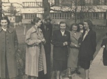 V. Zelionkaitė with her classmates in front of the Faculty of Chemical Technology, 1948 (Prof. V. Zelionkaitė&rsquo;s family archive)