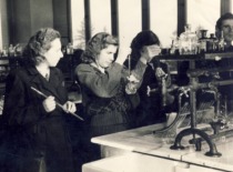 Colleagues D. Vektarienė, B. Girčienė, and V. Zelionkaitė, 1960 (KTU Museum)