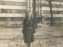 V. Zelionkaitė after graduating, in front of the Faculty of Chemical Technology building, 1950 (Prof. V. Zelionkaitė&rsquo;s family archive)